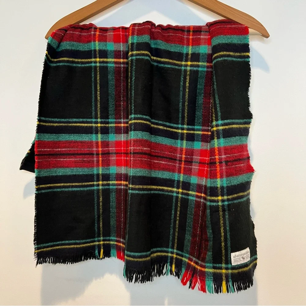 Abercrombie & Fitch Women Men Plaid Red Green Black Scarf BNWOT 23”W x 66”L